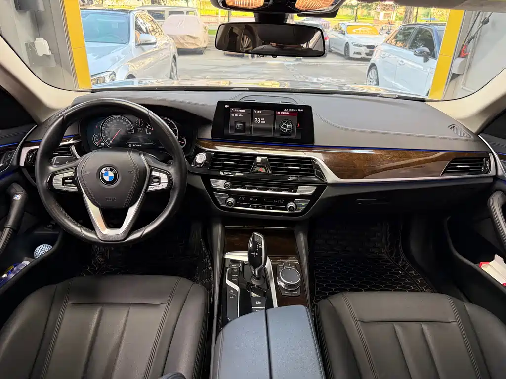 BMW 5 Series — фото 26