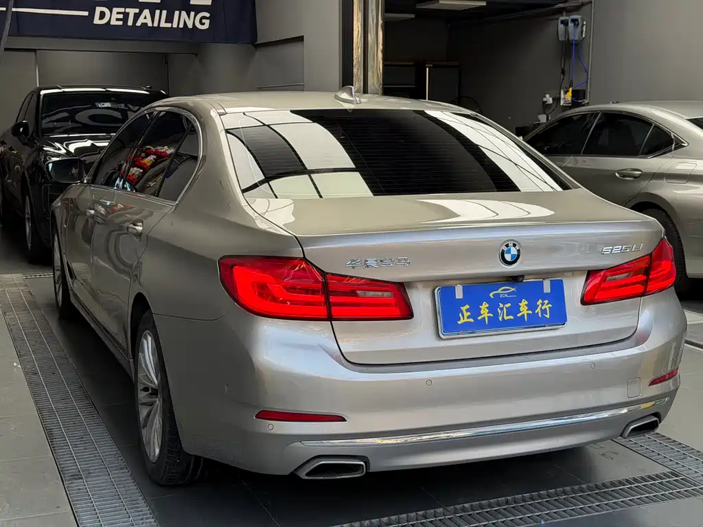BMW 5 Series — фото 4