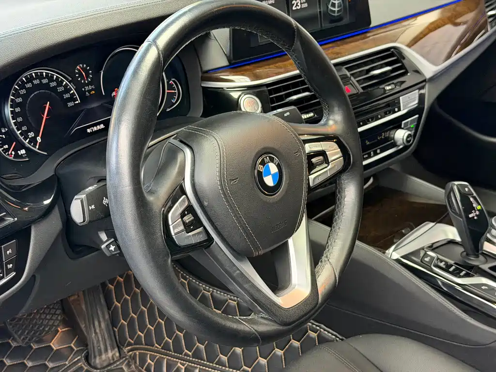 BMW 5 Series — фото 9