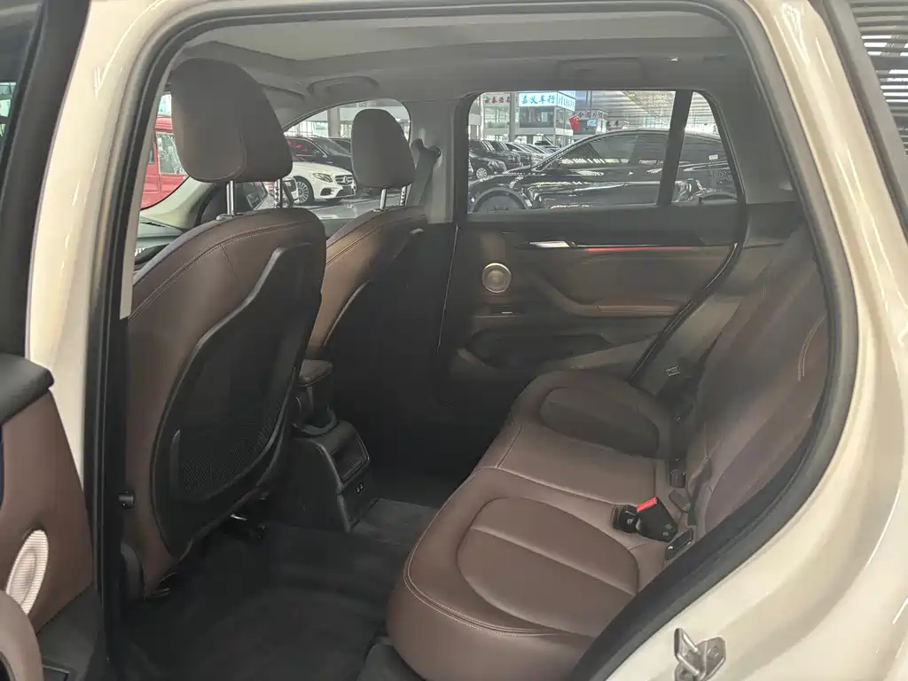 BMW X1 — фото 7