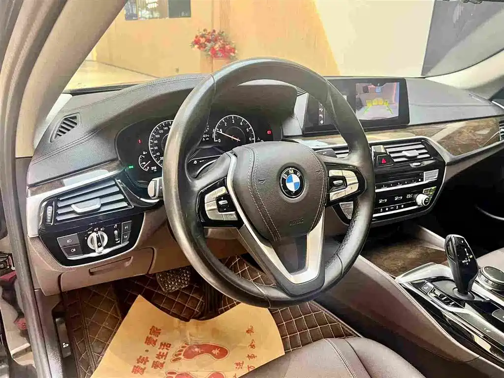 BMW 5 Series — фото 11