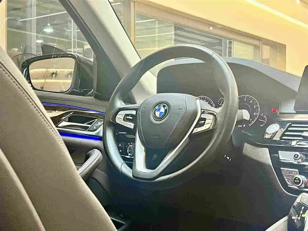 BMW 5 Series — фото 14