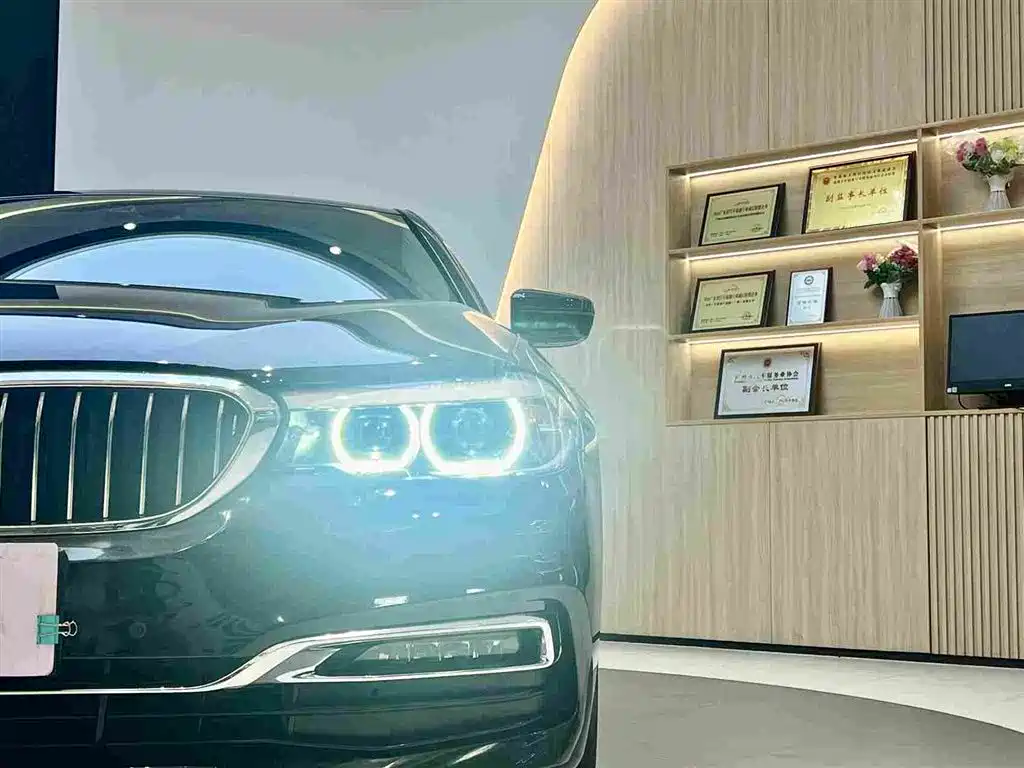 BMW 5 Series — фото 9