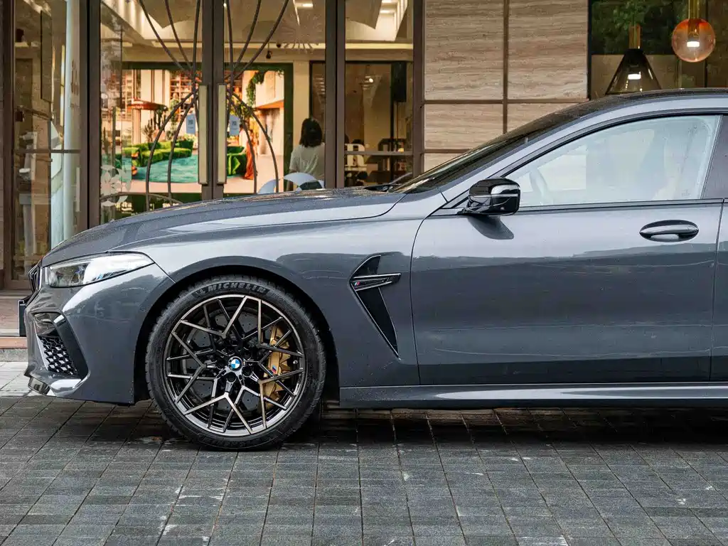 BMW M8 — фото 5