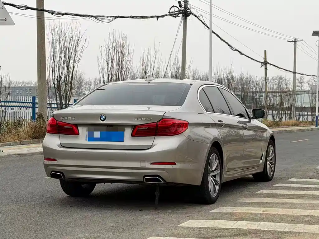 BMW 5 Series — фото 4