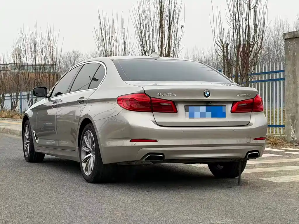 BMW 5 Series — фото 6