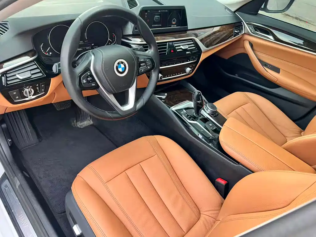 BMW 5 Series — фото 4