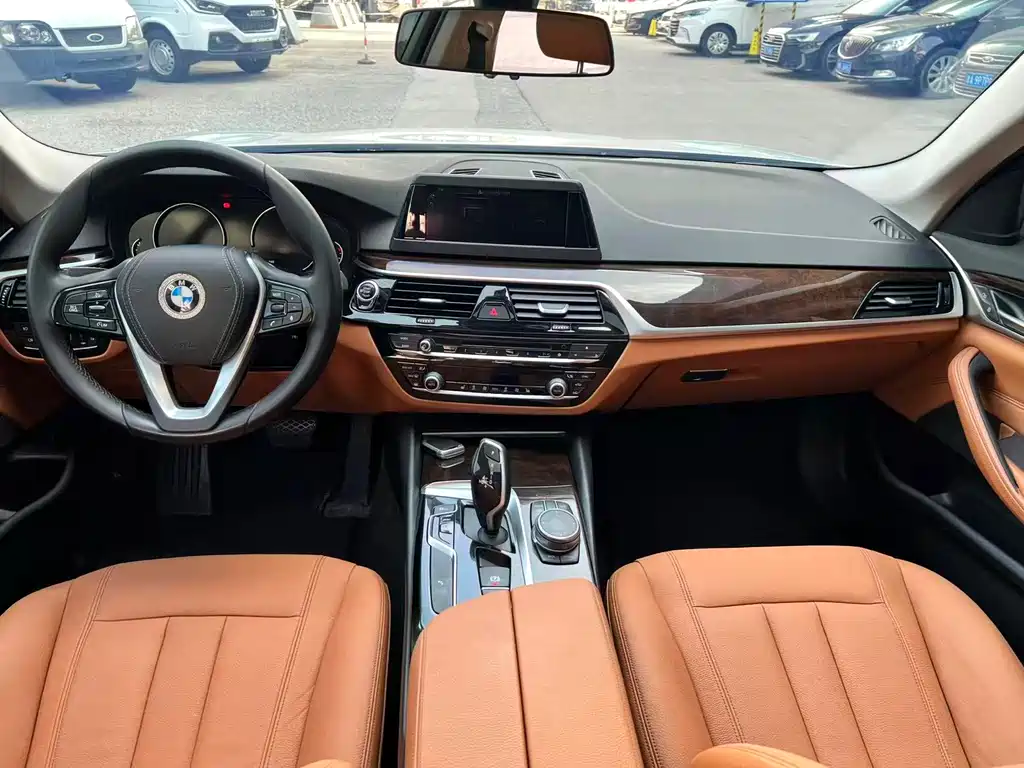 BMW 5 Series — фото 5