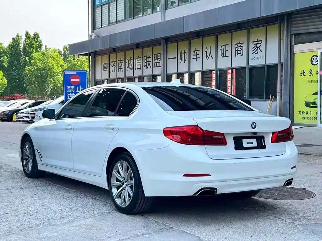 BMW 5 Series — фото 9