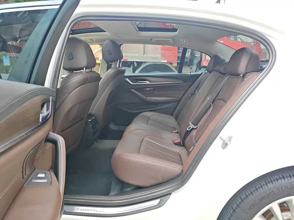 BMW 5 Series — фото 11