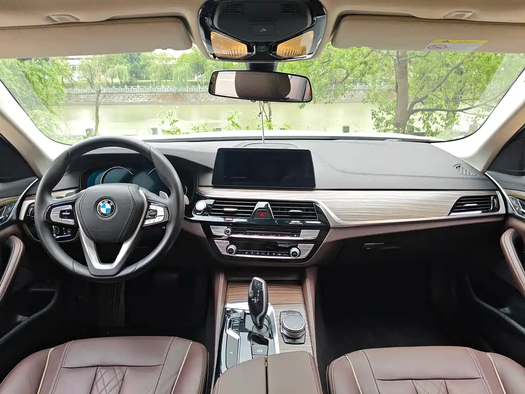 BMW 5 Series — фото 13
