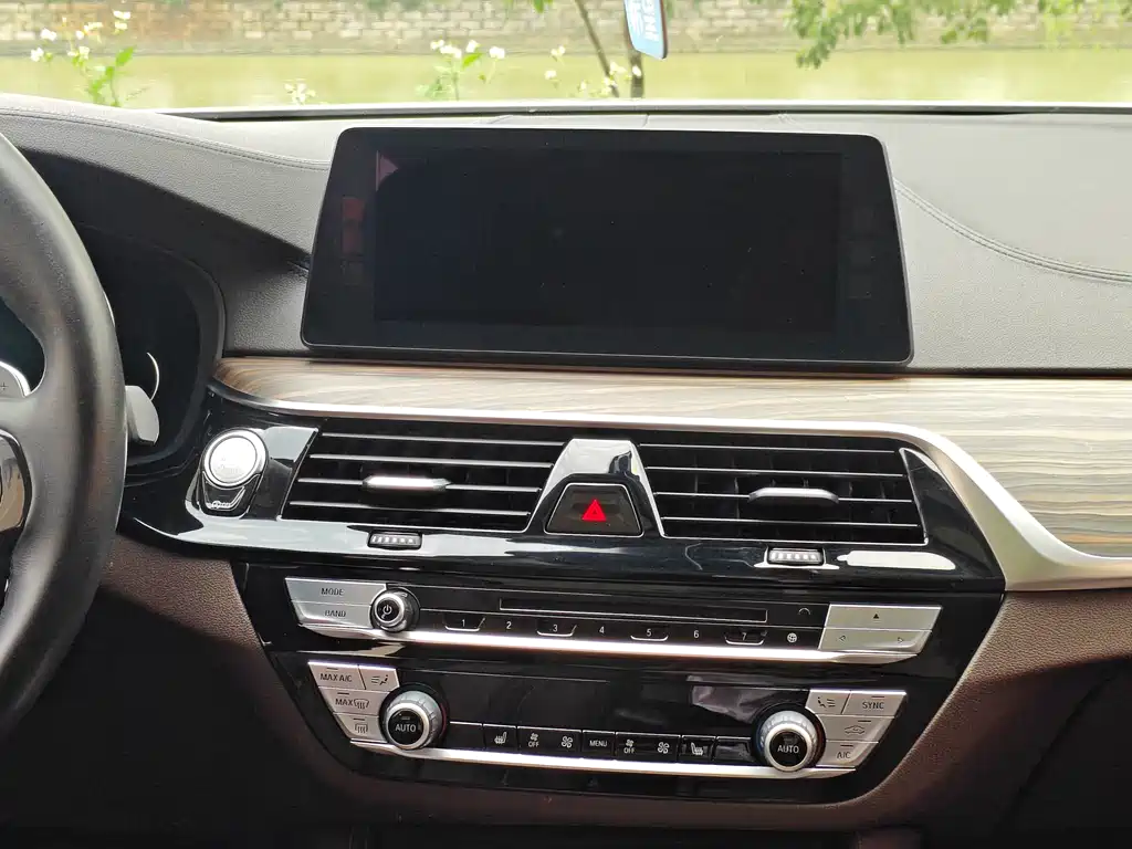 BMW 5 Series — фото 15