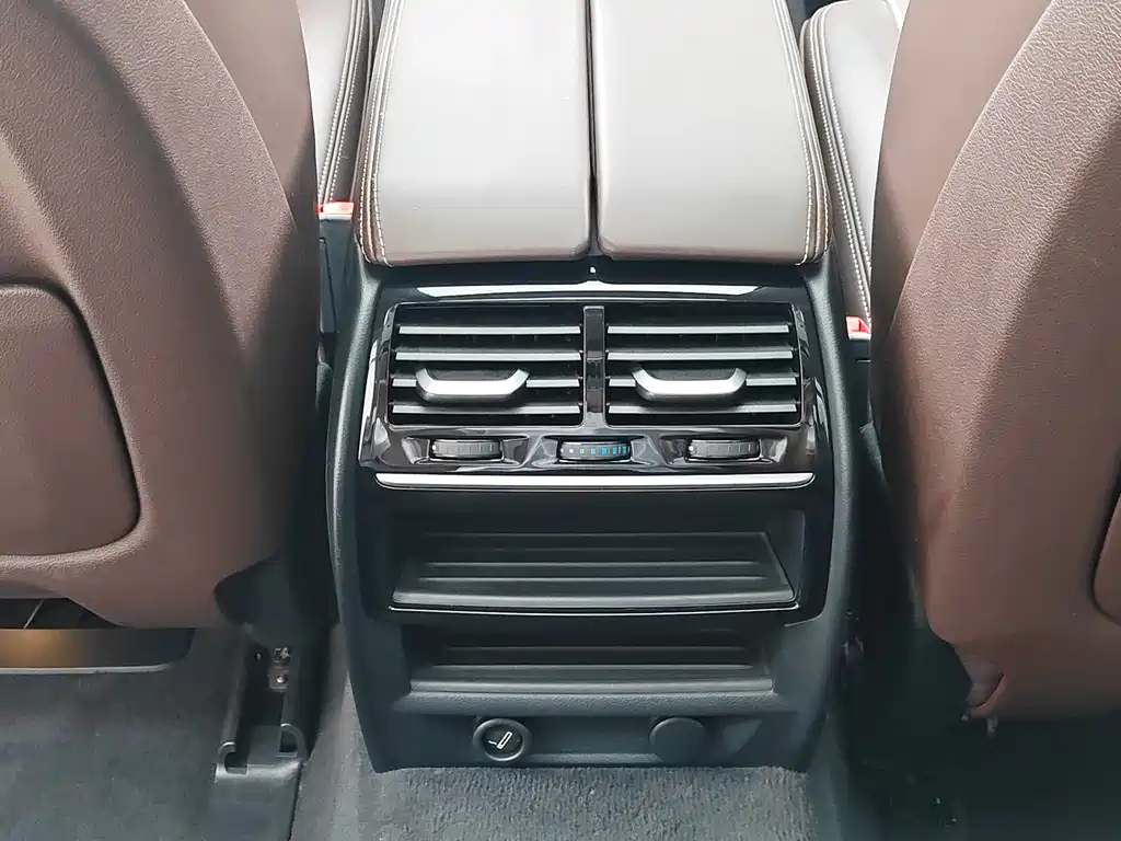 BMW 5 Series — фото 17