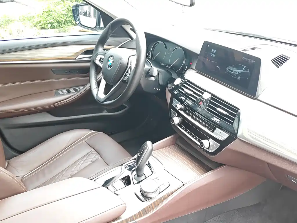 BMW 5 Series — фото 20
