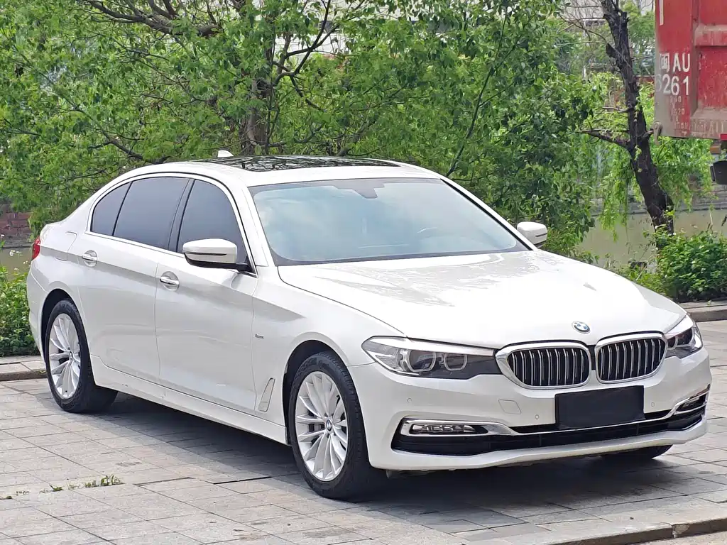 BMW 5 Series — фото 3