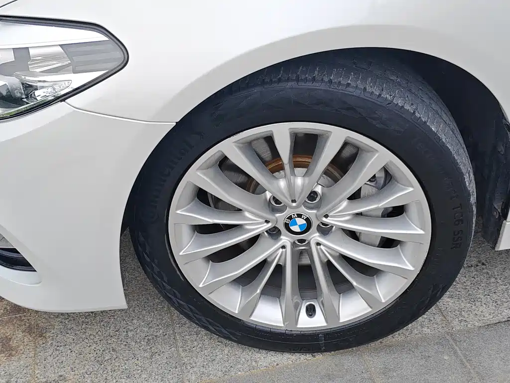 BMW 5 Series — фото 22