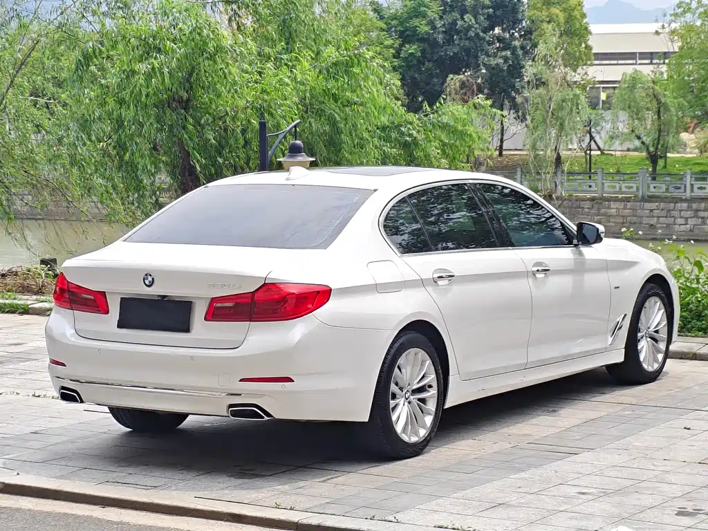 BMW 5 Series — фото 4