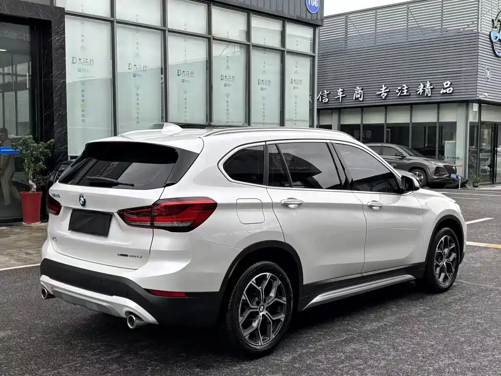 BMW X1 — фото 9