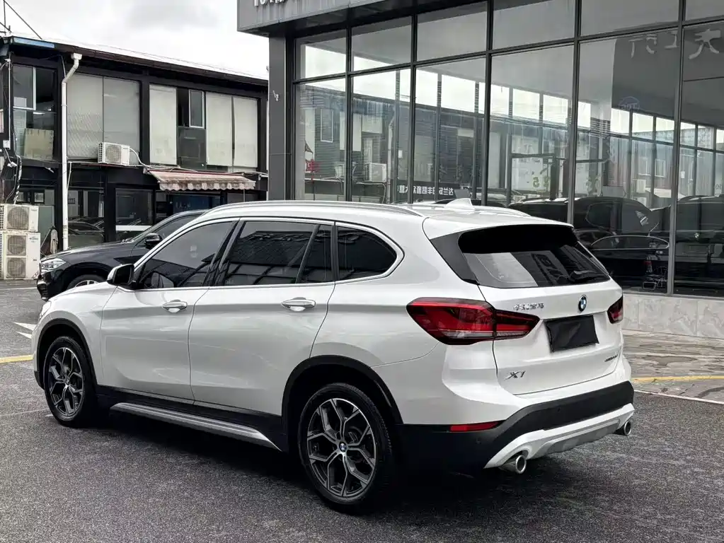 BMW X1 — фото 10