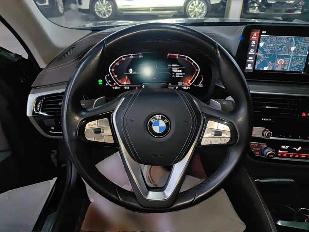 BMW 5 Series — фото 11