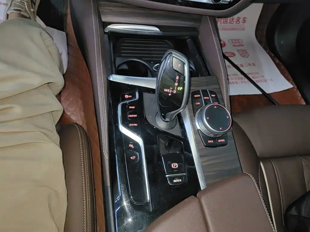 BMW 5 Series — фото 14
