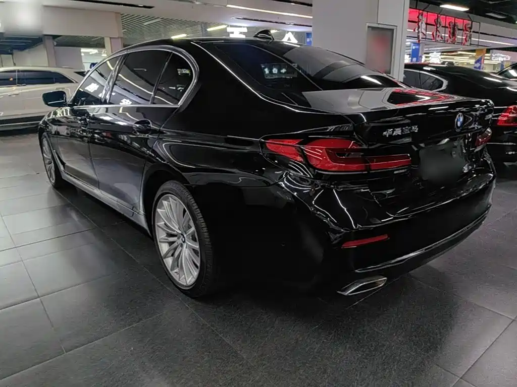 BMW 5 Series — фото 5