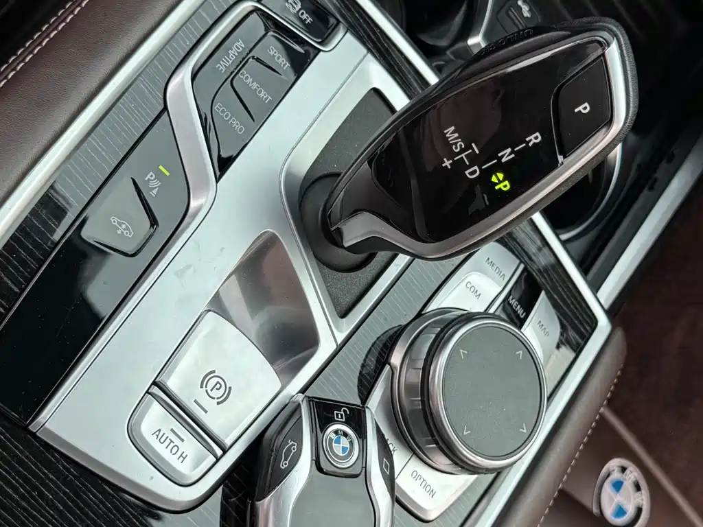 BMW 7 Series — фото 17