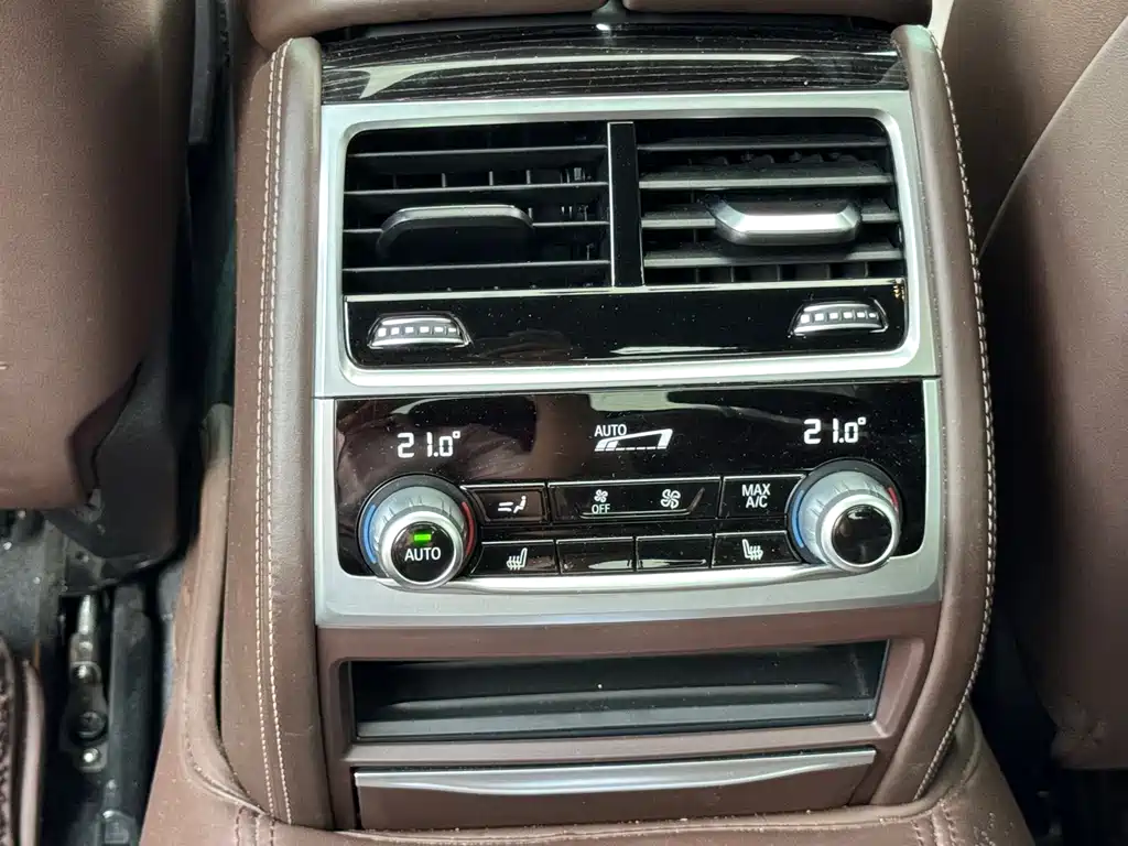 BMW 7 Series — фото 10