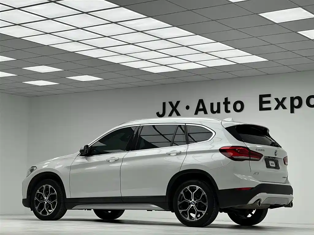 BMW X1 — фото 8
