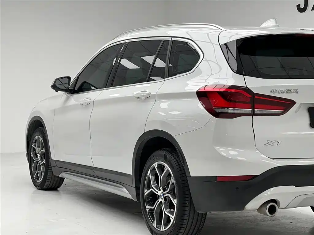 BMW X1 — фото 9