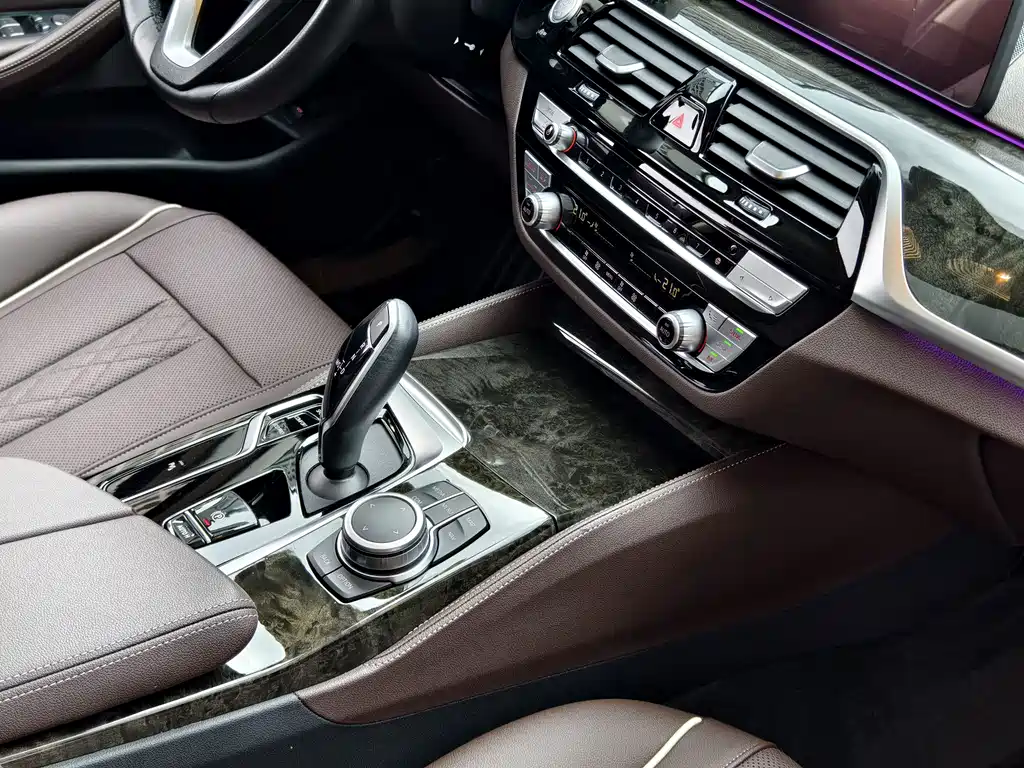 BMW 5 Series — фото 17
