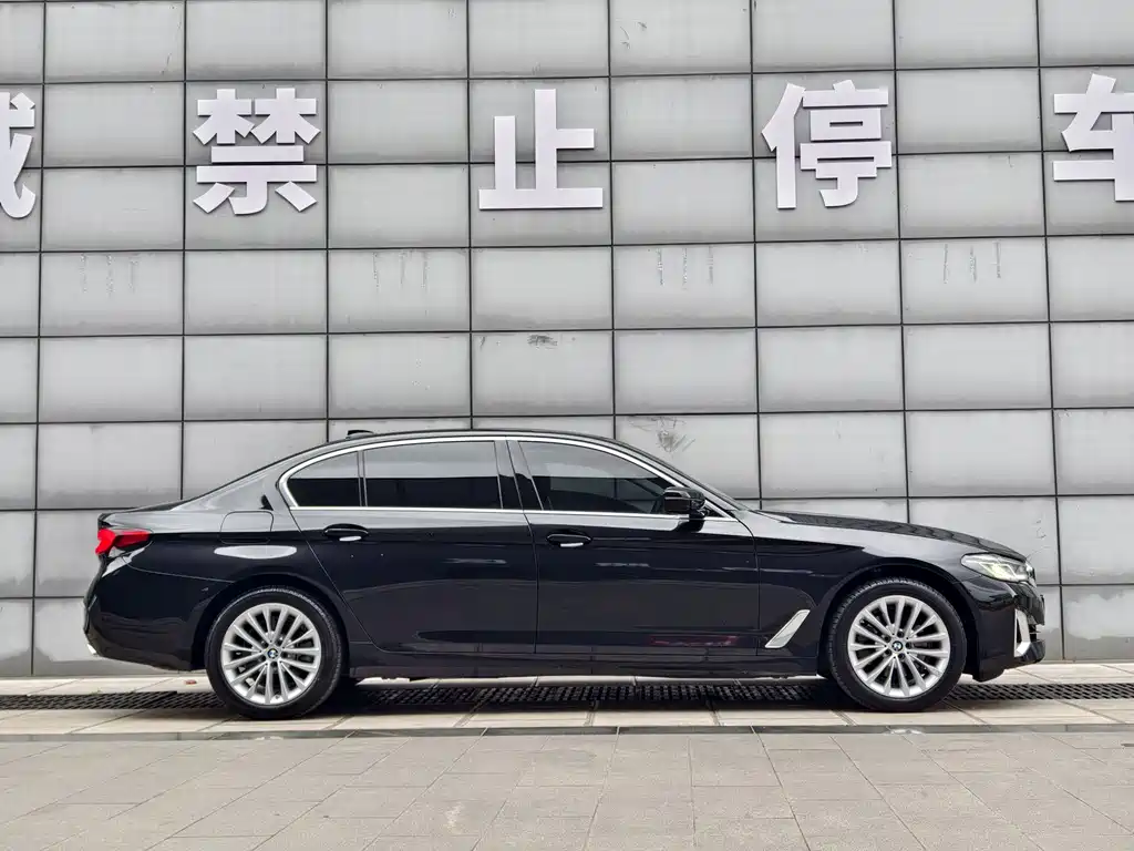 BMW 5 Series — фото 4
