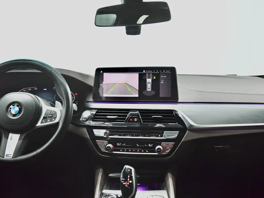 BMW 5 Series — фото 13