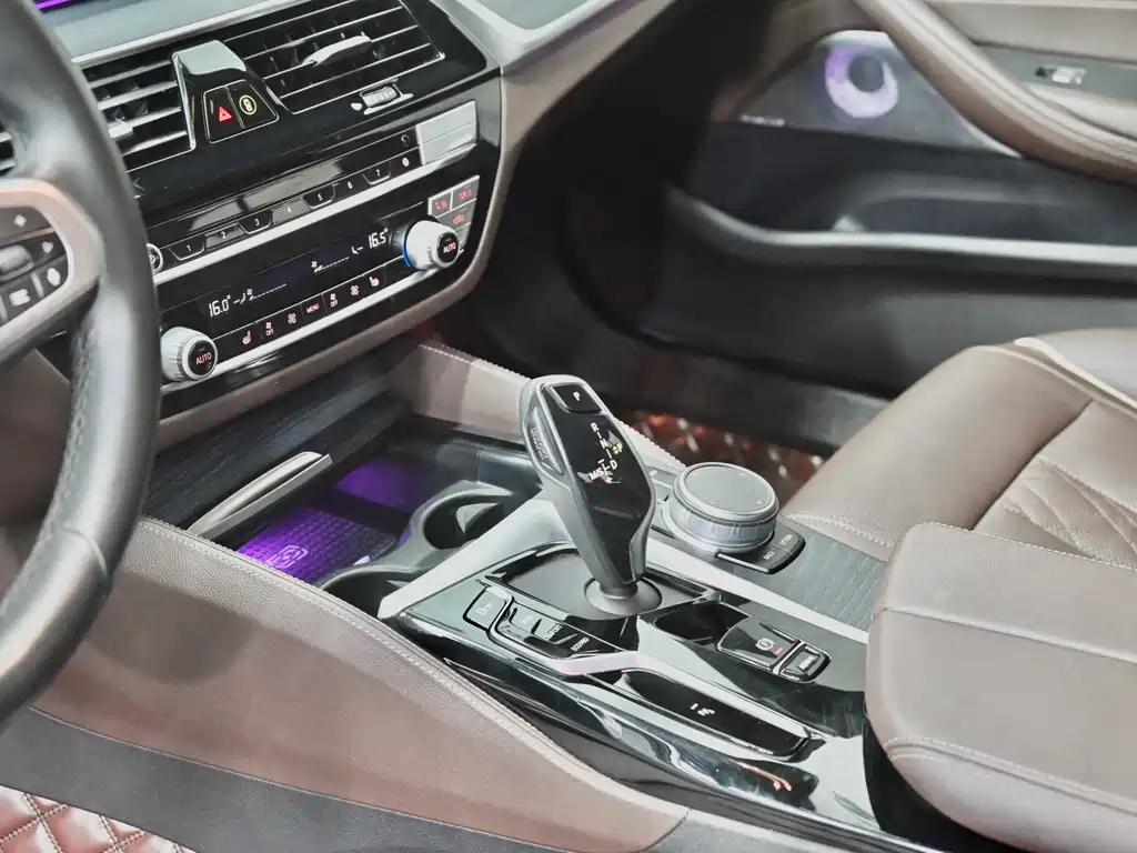 BMW 5 Series — фото 17