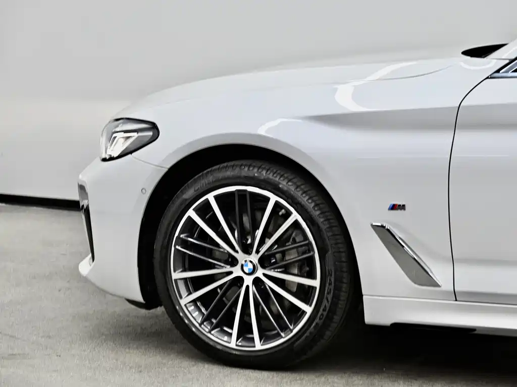 BMW 5 Series — фото 22