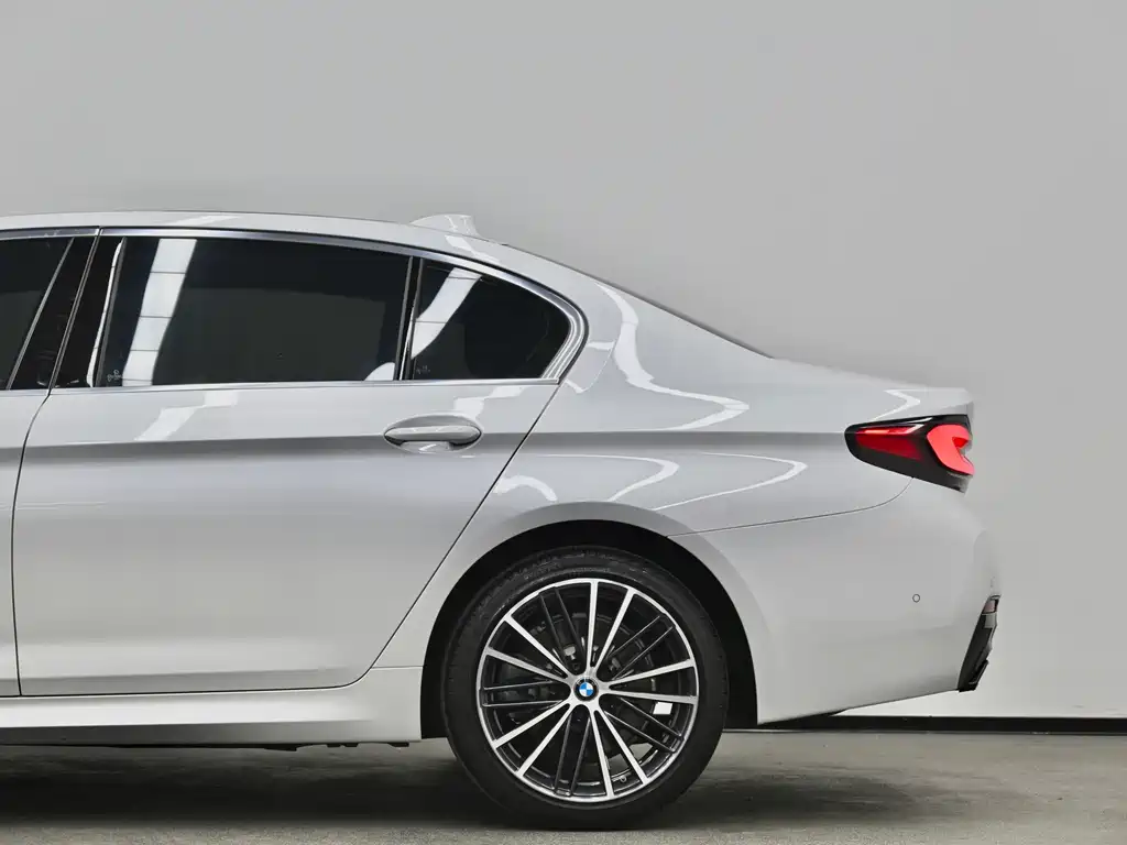 BMW 5 Series — фото 23