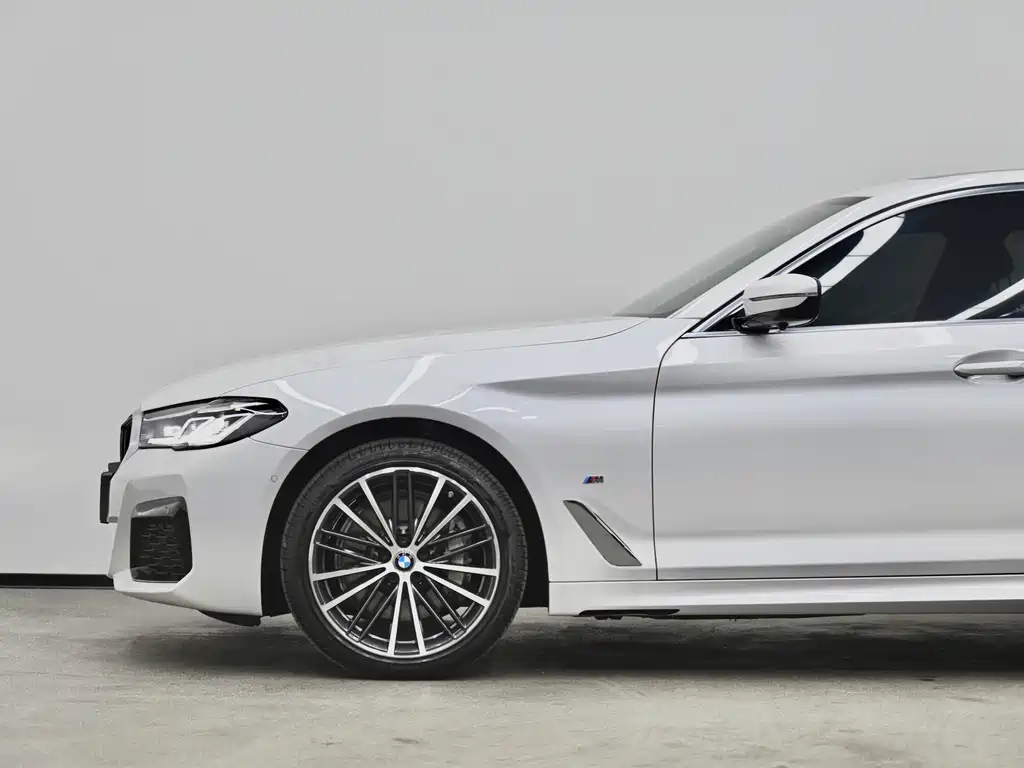 BMW 5 Series — фото 25