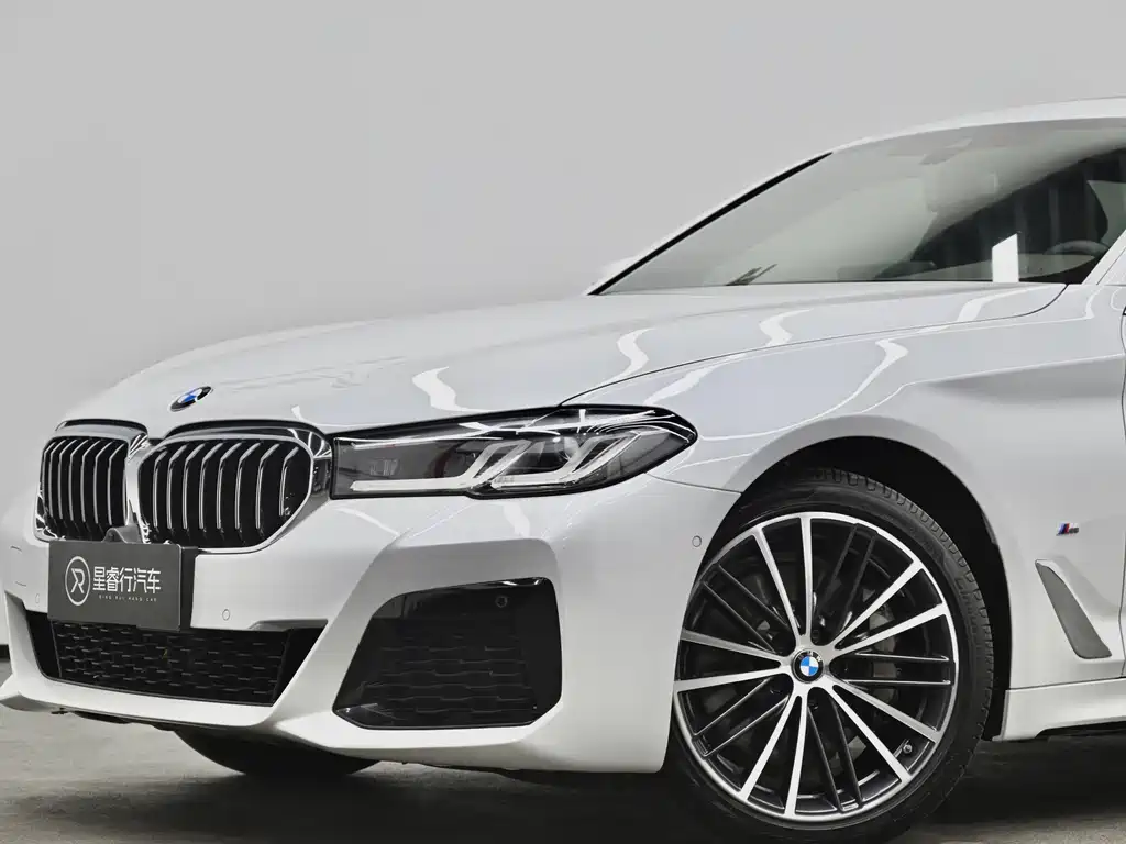 BMW 5 Series — фото 26