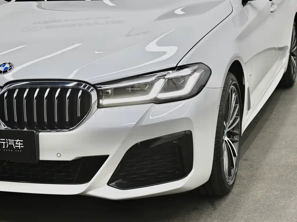 BMW 5 Series — фото 28
