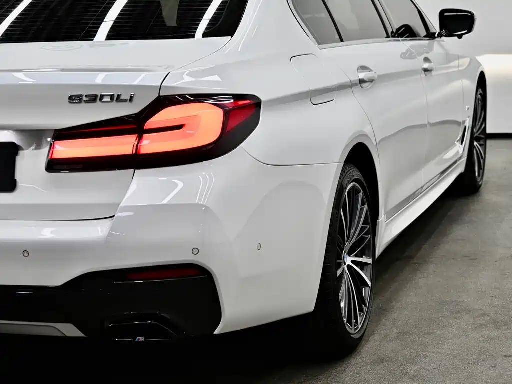 BMW 5 Series — фото 34