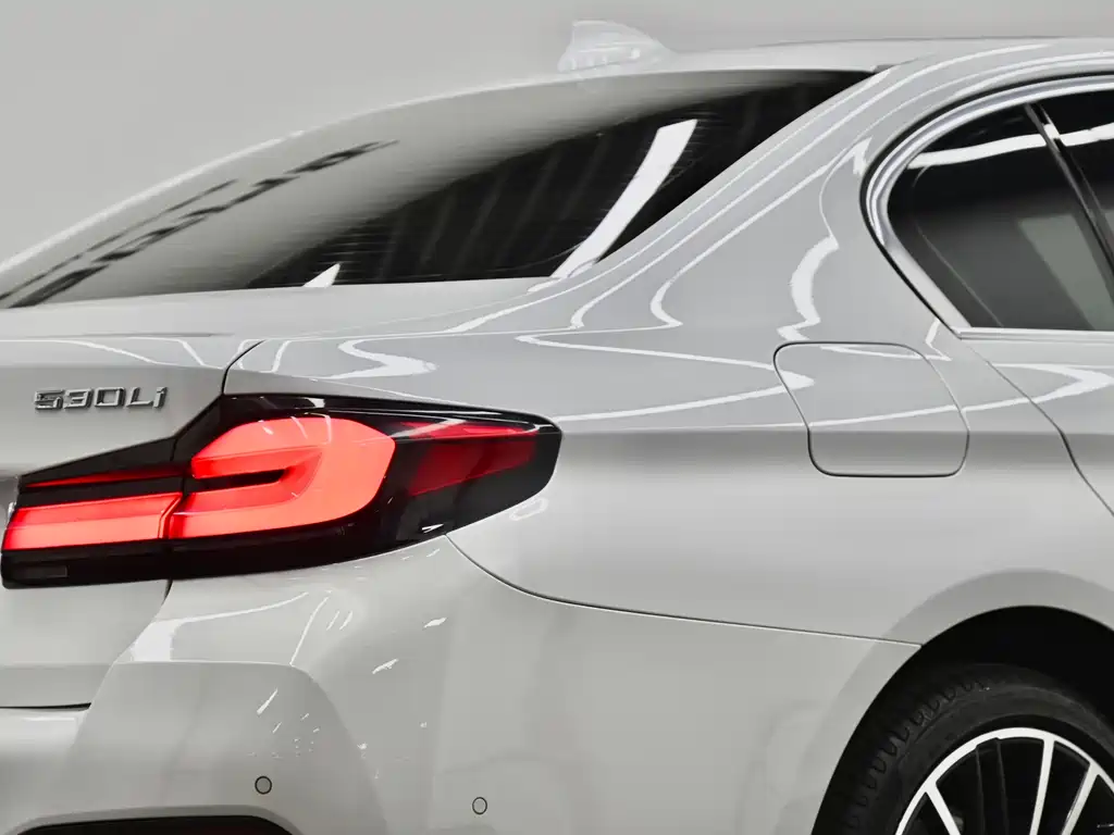 BMW 5 Series — фото 35
