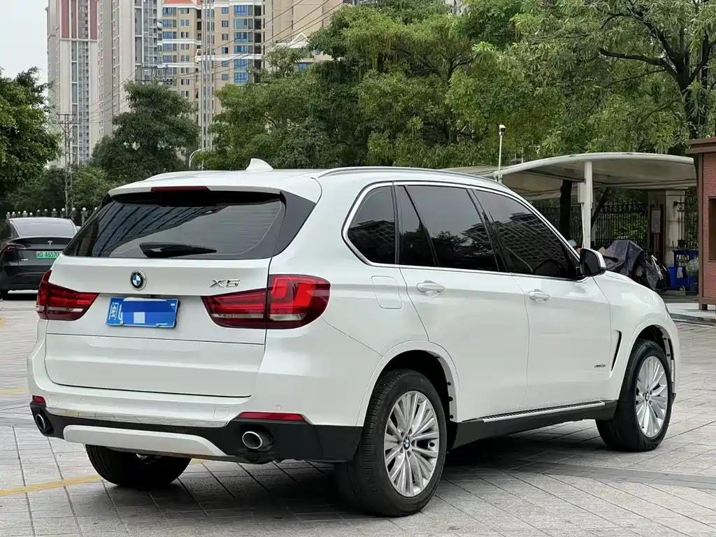 BMW X5 (Import) — фото 4