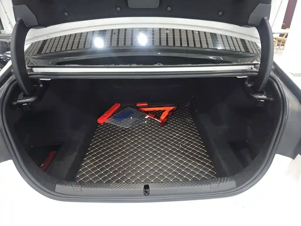 BMW 5 Series — фото 15