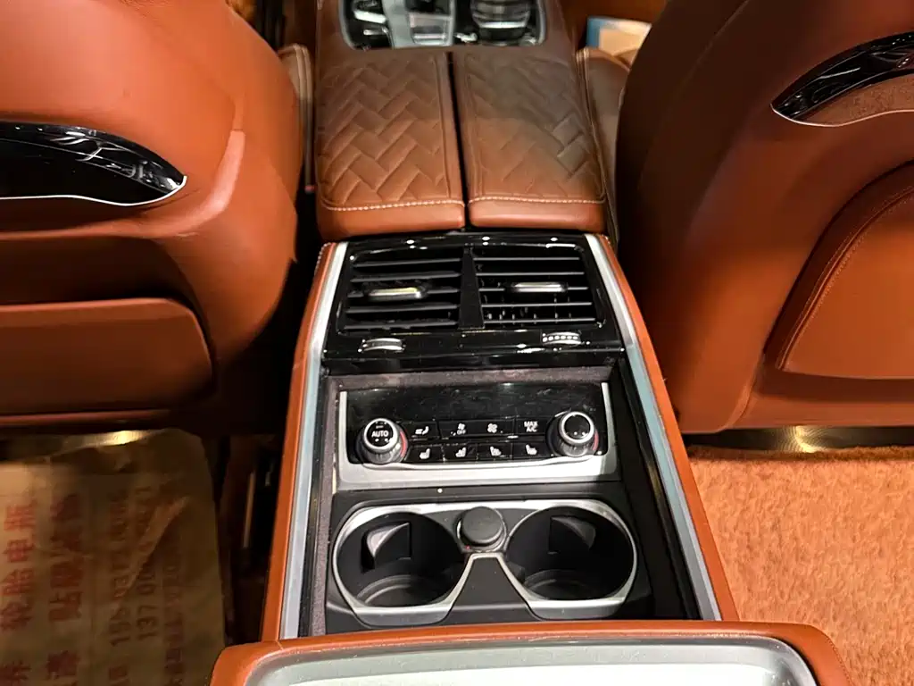 BMW 7 Series — фото 11