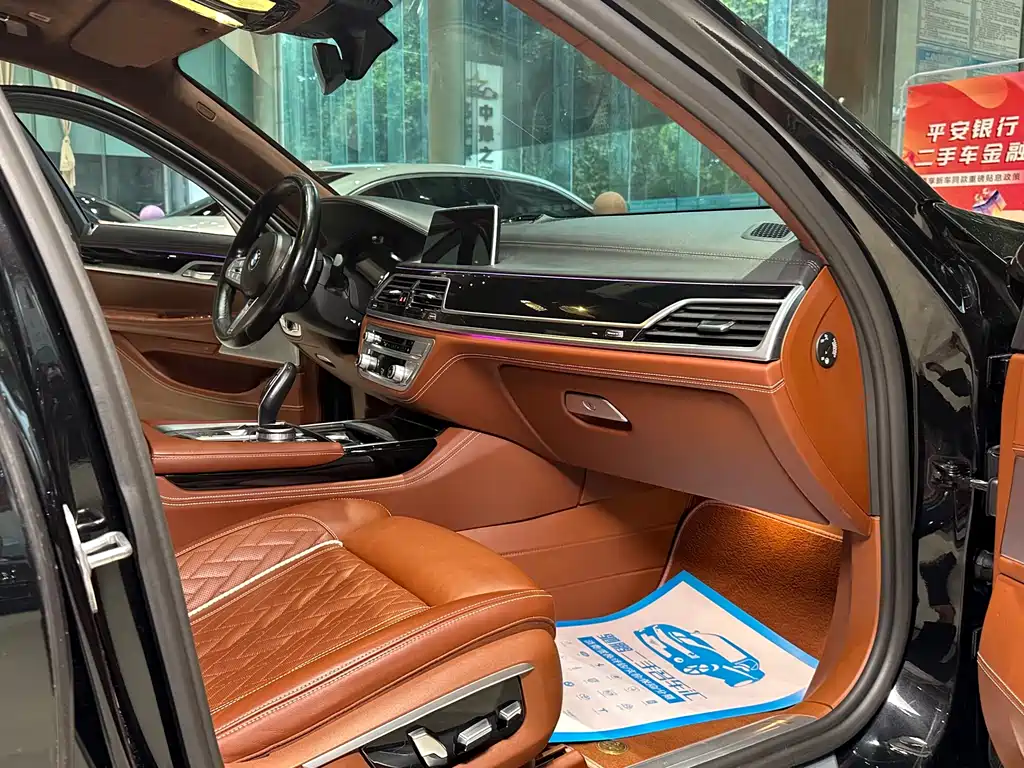 BMW 7 Series — фото 9
