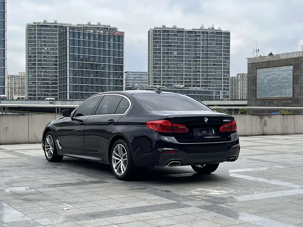 BMW 5 Series — фото 14