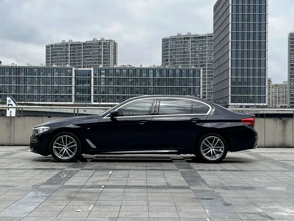 BMW 5 Series — фото 4