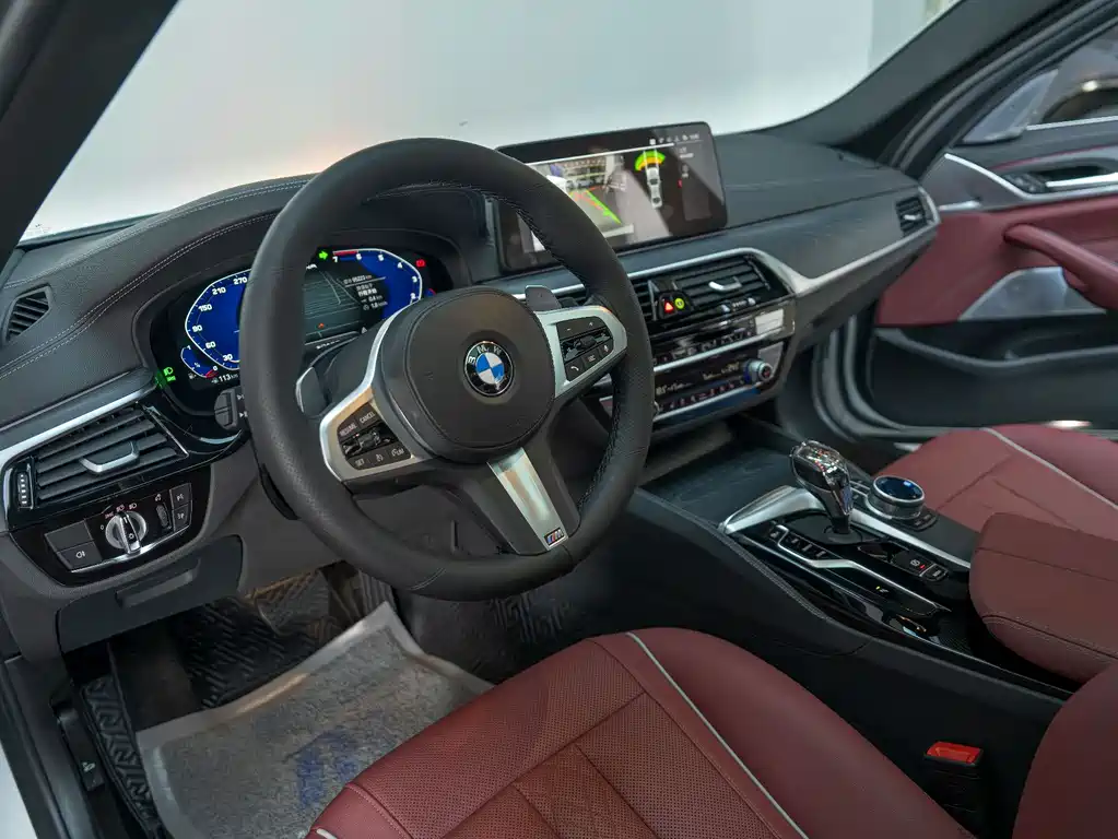 BMW 5 Series — фото 11