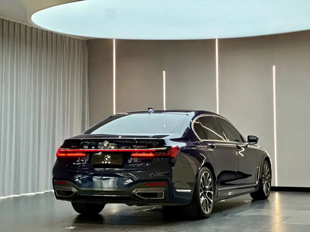 BMW 7 Series — фото 10