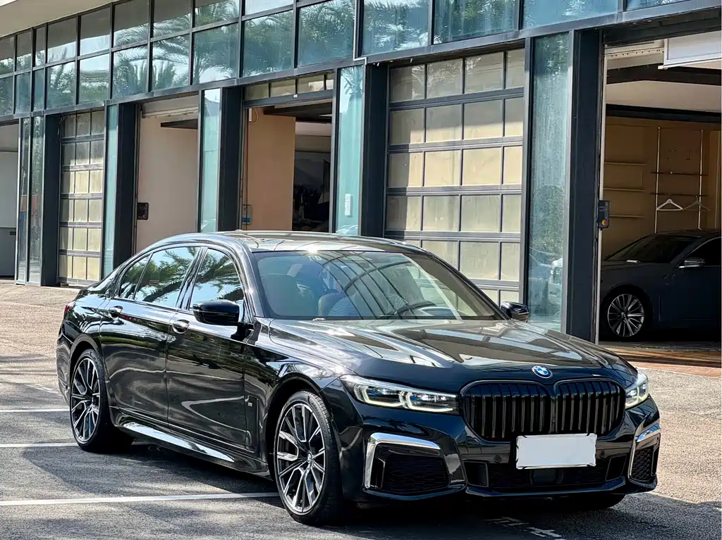 BMW 7 Series — фото 14